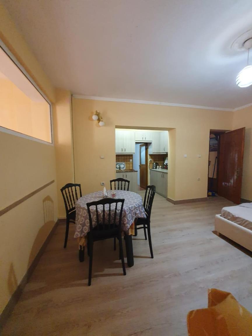 Mona'S Apartments Sarandë Rom bilde